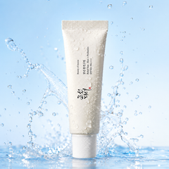 ELUNEA Rice Sun Cream SPF50+ — protector solar coreano de uso diario, imagen lifestyle editorial