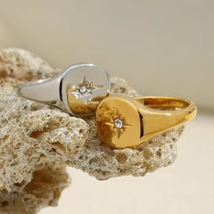 Anillo Nova — sello dorado con estrella grabada, vista 2
